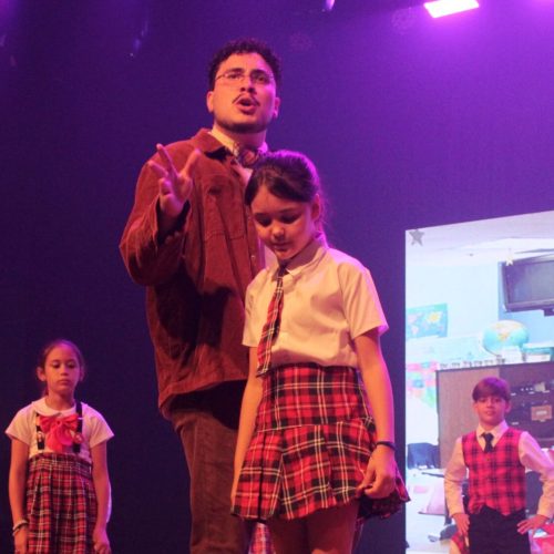 3º Ano A apresenta “Escola do Rock: Porque toda criança tem uma canção escondida no peito.” na Feira Cultural NS na Broadway 2025