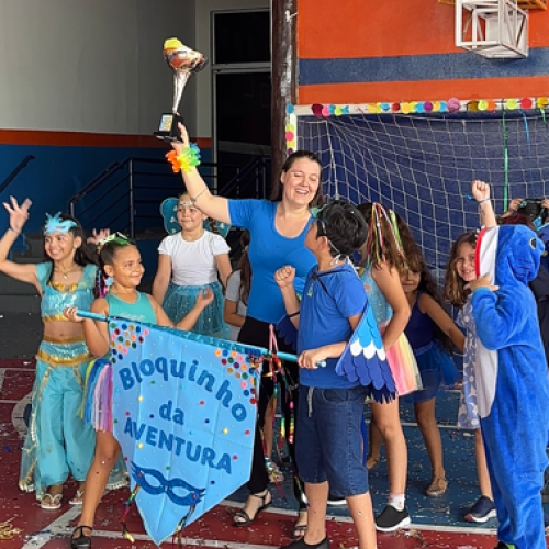 Folia NS encanta aos alunos NS em um dia de alegria e integração
