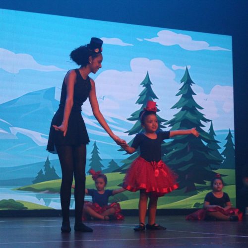 Balé Baby apresenta“Mary Poppins em: Entre Sombrinhas e Sonhos”na Feira Cultural NS na Broadway 2025