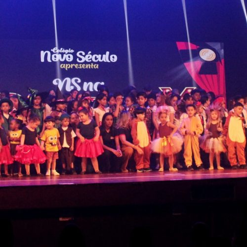 Família NS apresenta “Imagine” na Feira Cultural NS na Broadway 2025